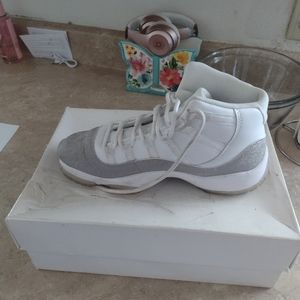 Jordans 6y